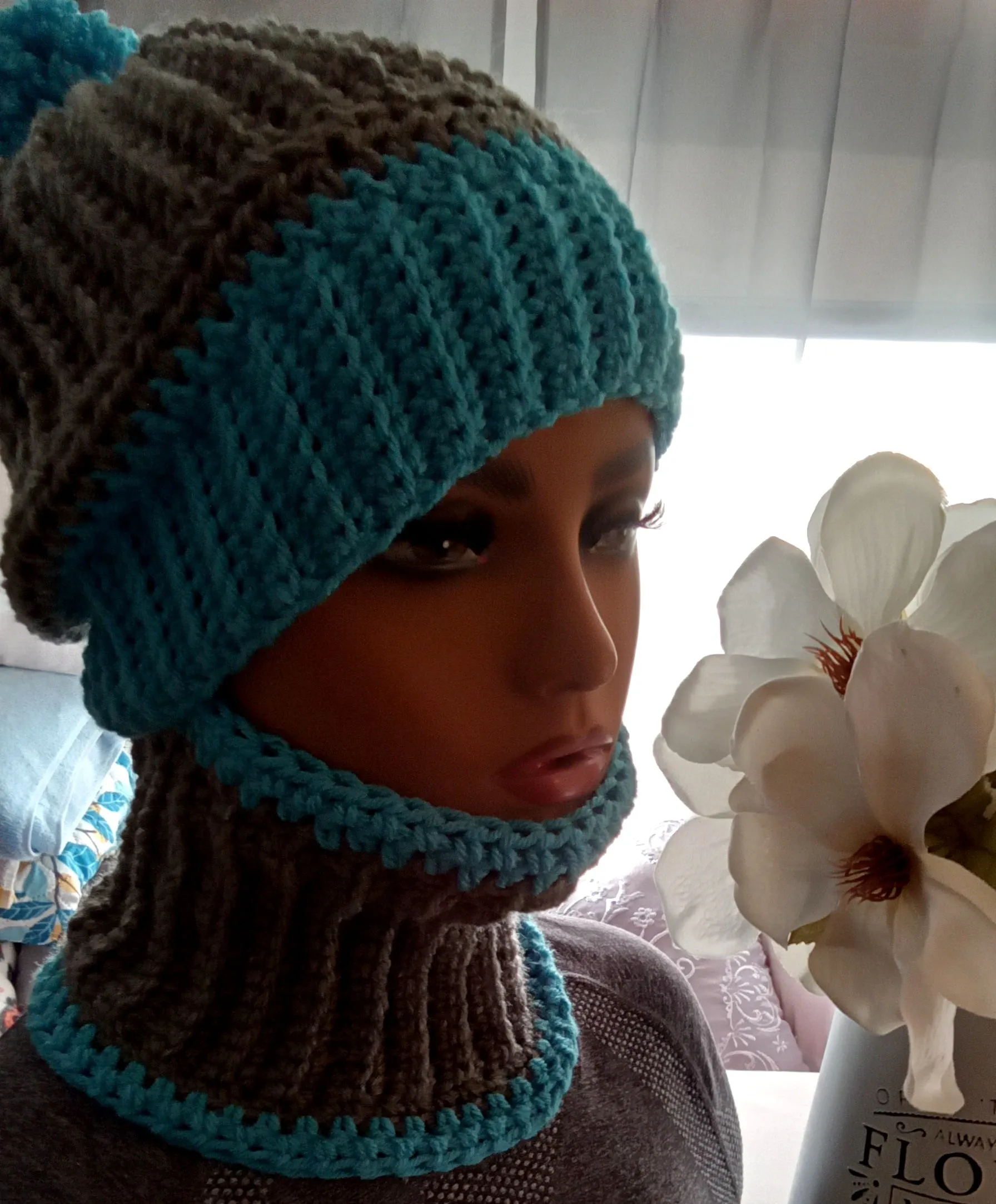 Hats and scarves set